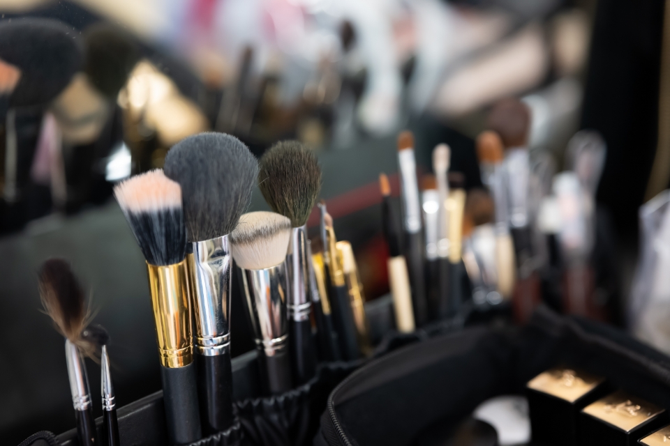 撮影内容に合わせたヘアメイクアーティストをコンシェルジュが手配