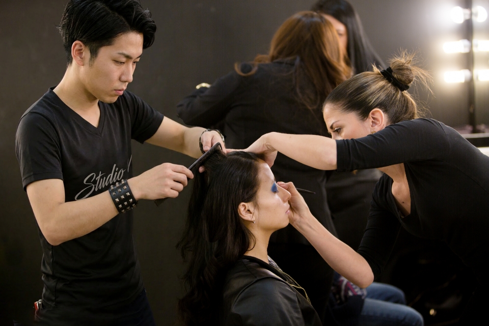 韓国語、その他外国語も対応可能海外経験のあるプロのヘアメイクが在籍