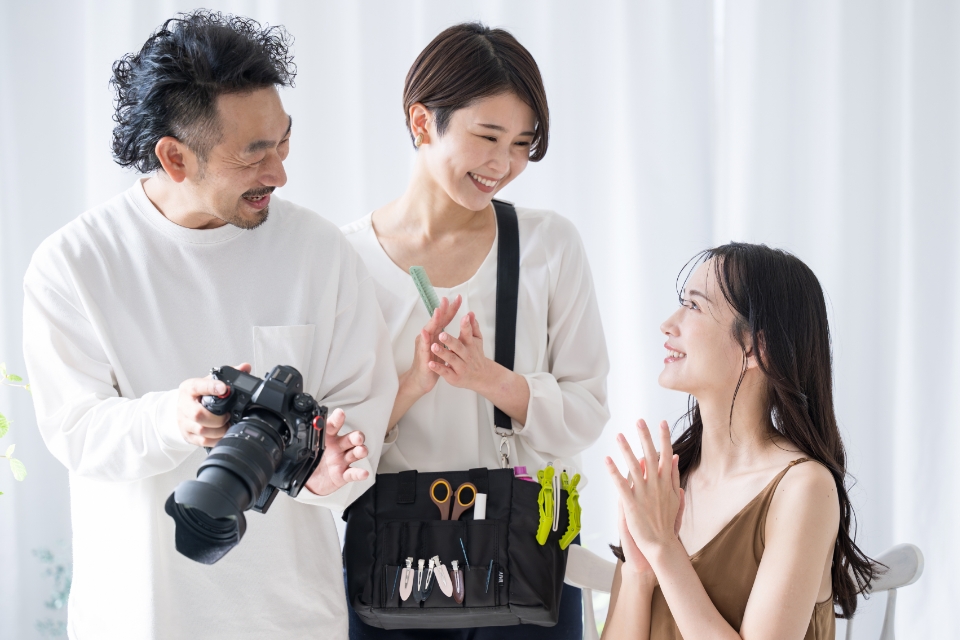 タレント・出演者との距離感や現場マナーを理解した対応